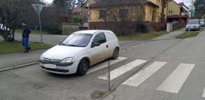 Zaparkoval na přechodu pro chodce a šel si nakoupit