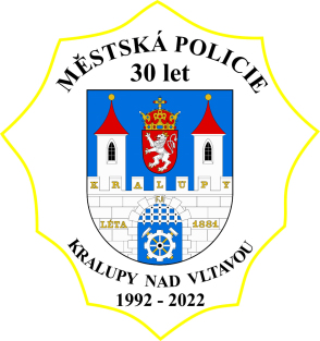 Rozbil lavičku, pak skončil v poutech